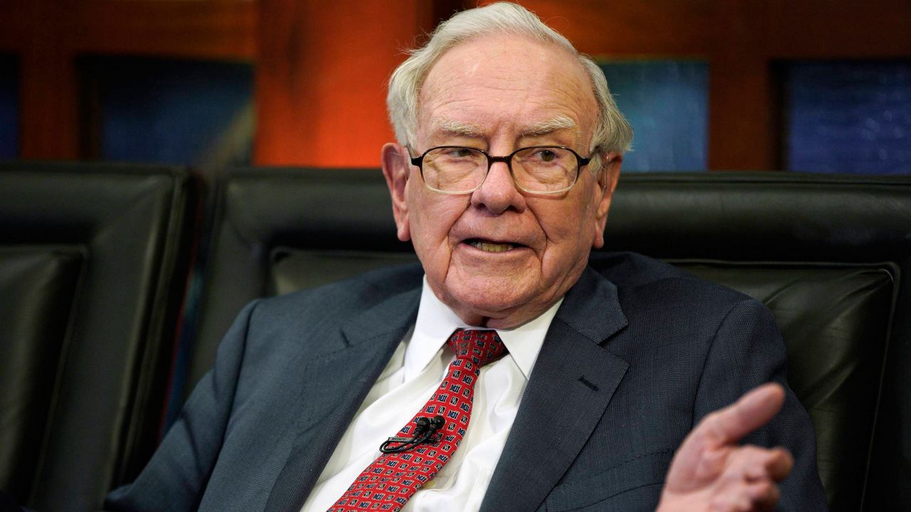 warren_buffett_AP_25125023098491_NAT_0505